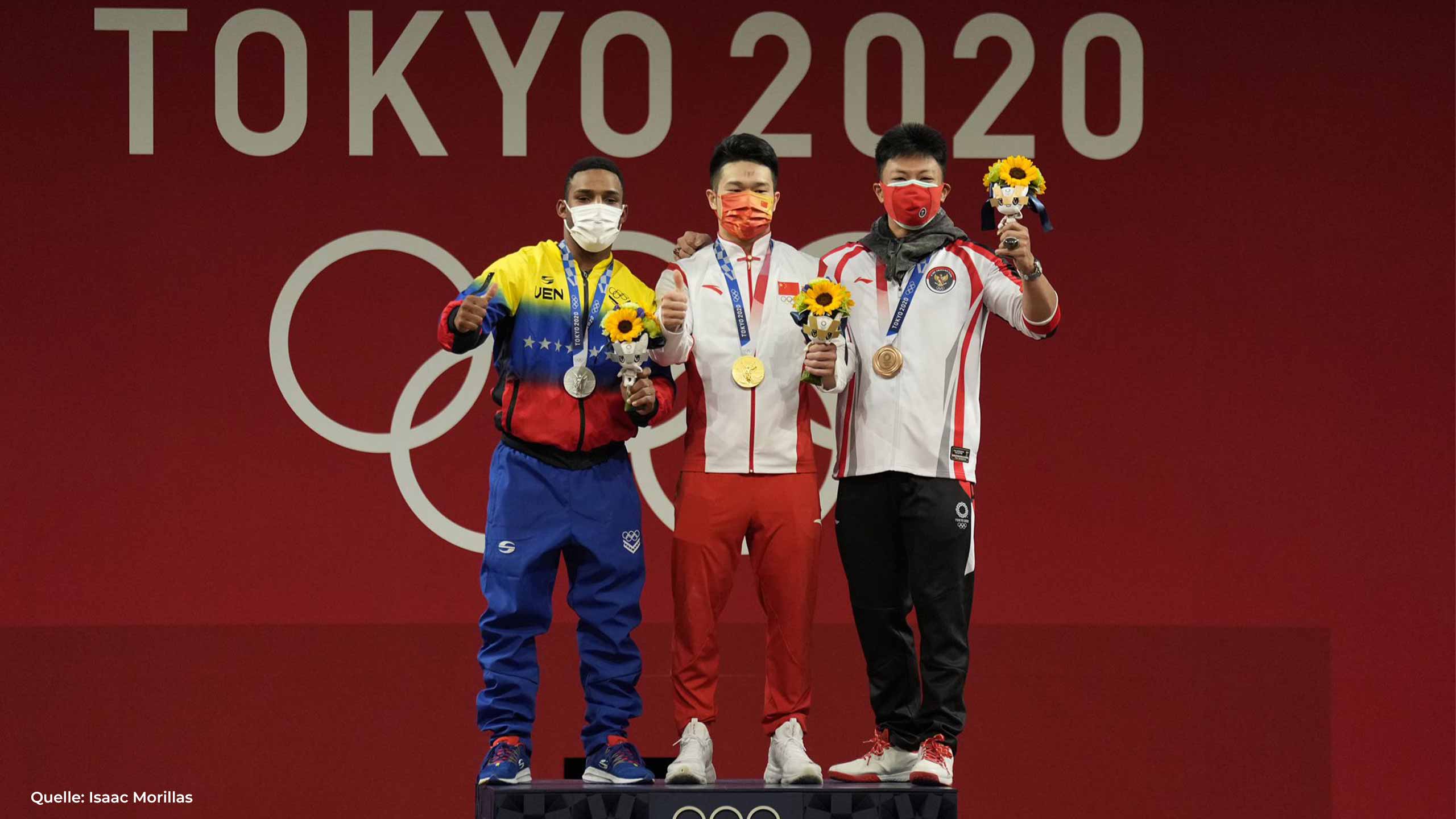 Siegerehrung-Olympia-Gewichtheben-Tokio-73kg