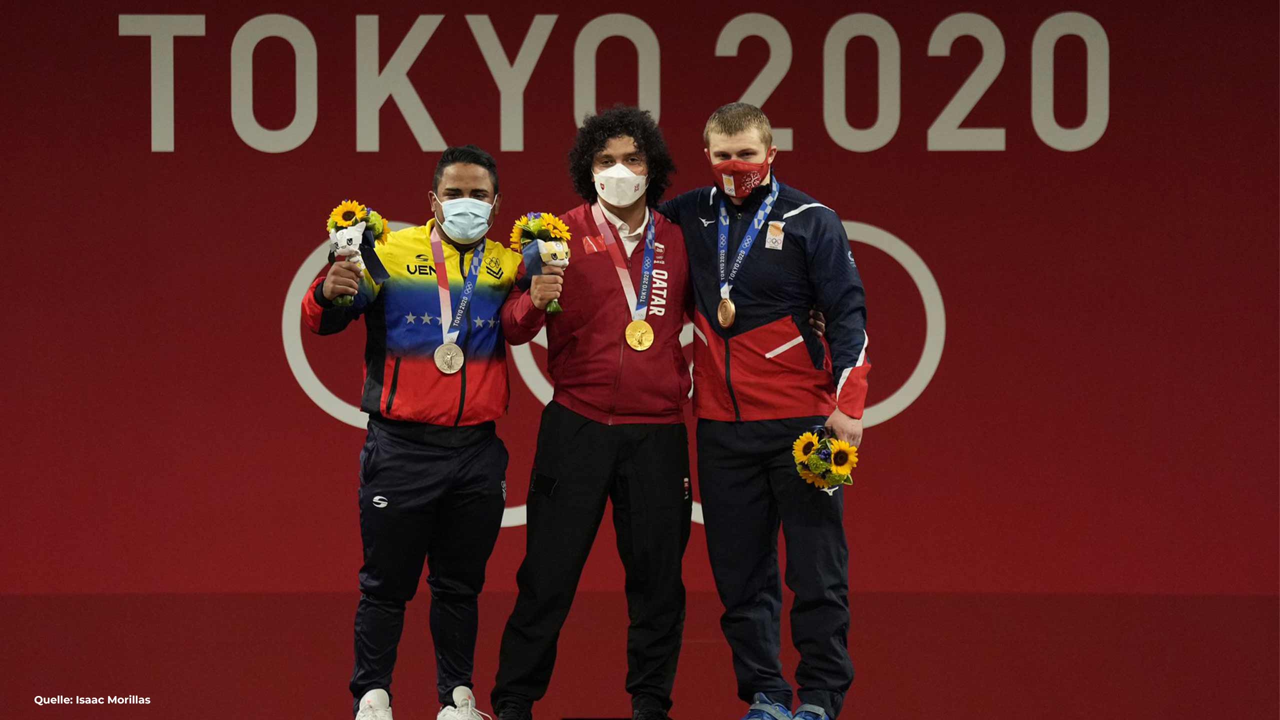 Siegerehrung-Olympia-Tokio-Gewichtheben-96kg