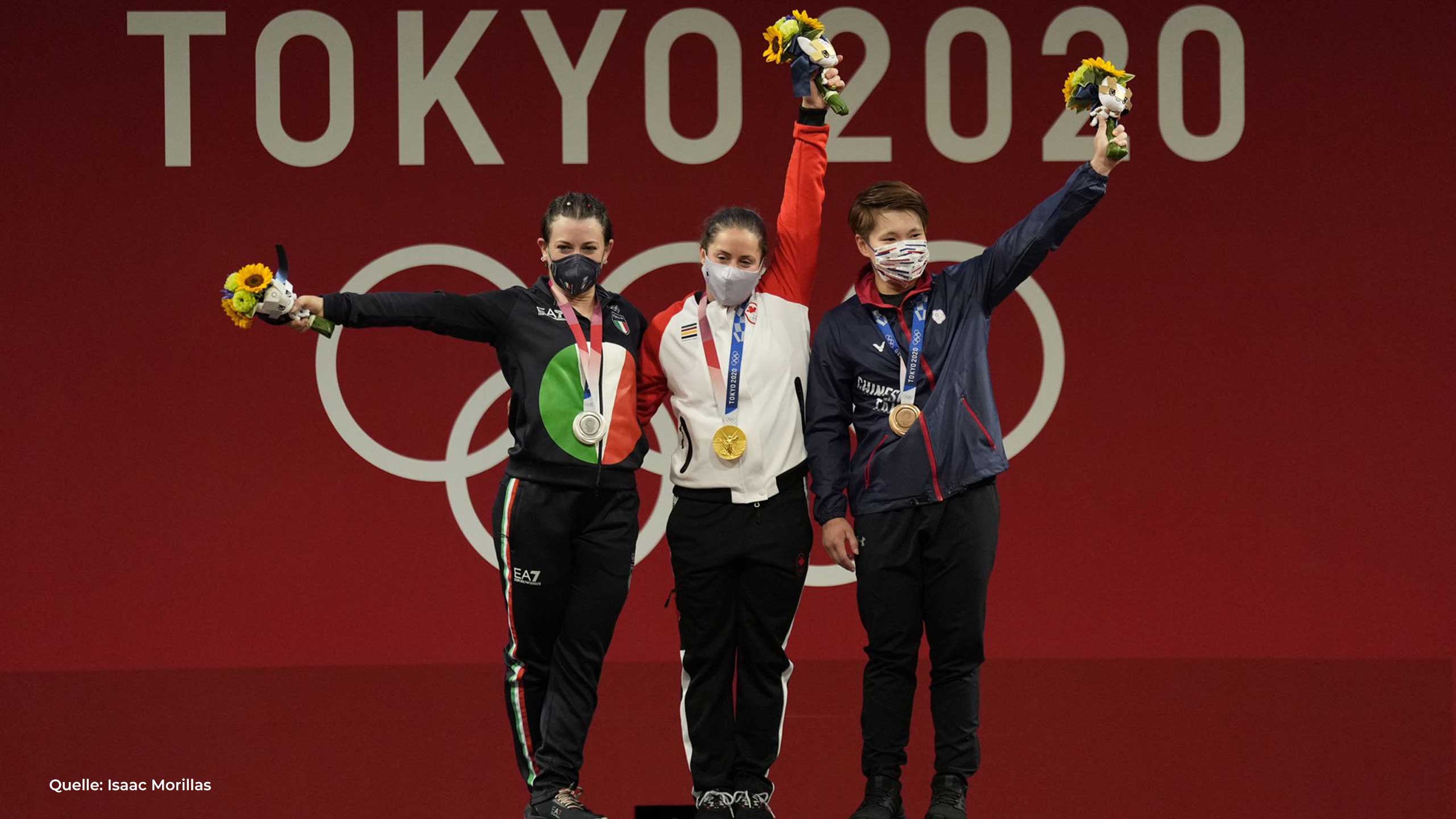 Siegerehrung-Olympia-Tokyo-Gewichtheben-64kg