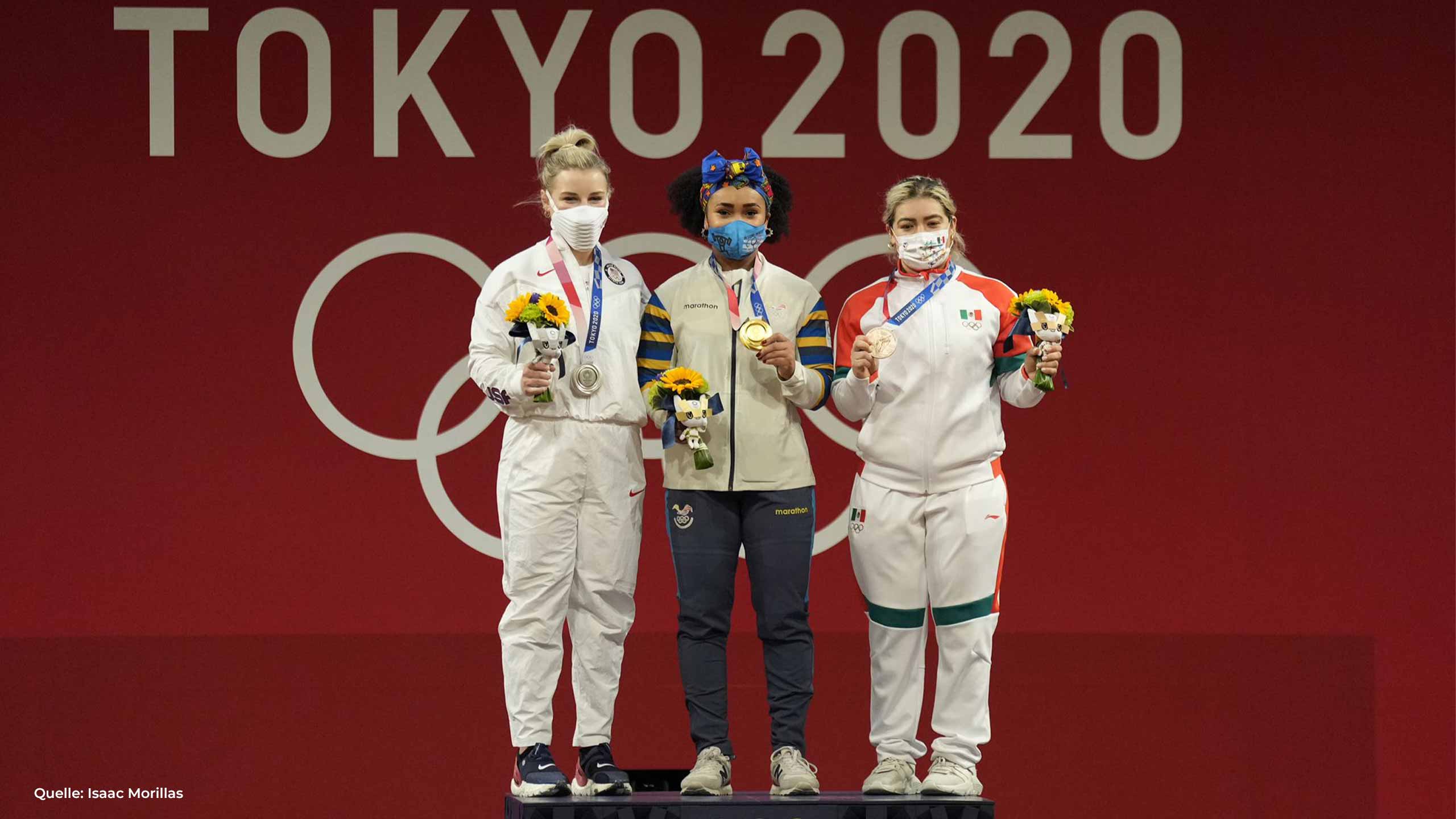 Siegerehrung-Gewichtheben-Olympia-Tokio-76kg