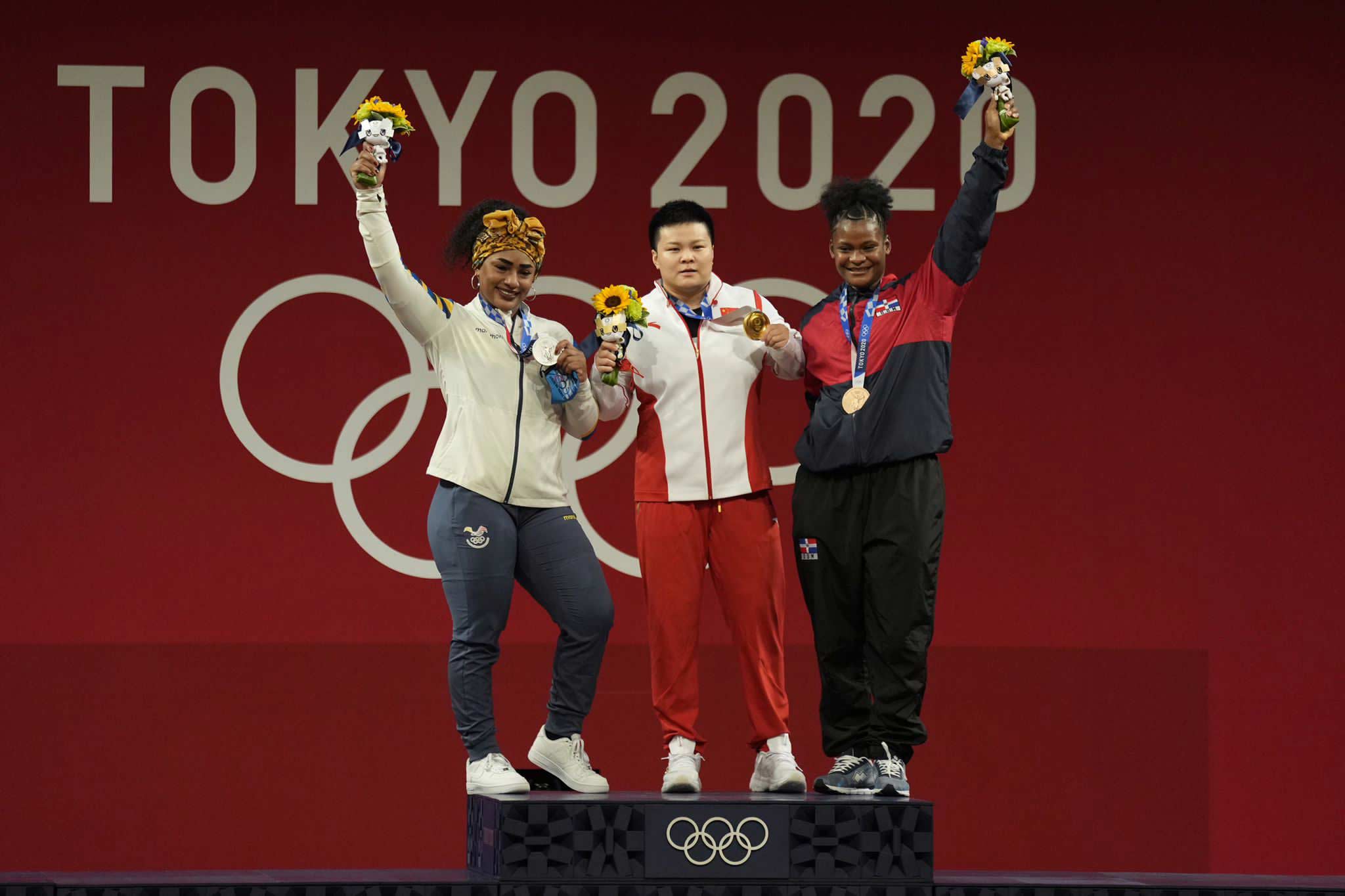 Siegerehrung-Gewichtheben-Olympia-Tokio-87kg