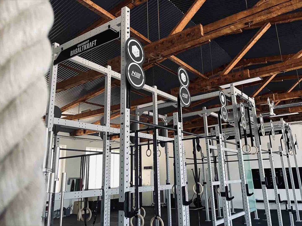 After pull-up bars, Hold Strong brought rigs on the market. 